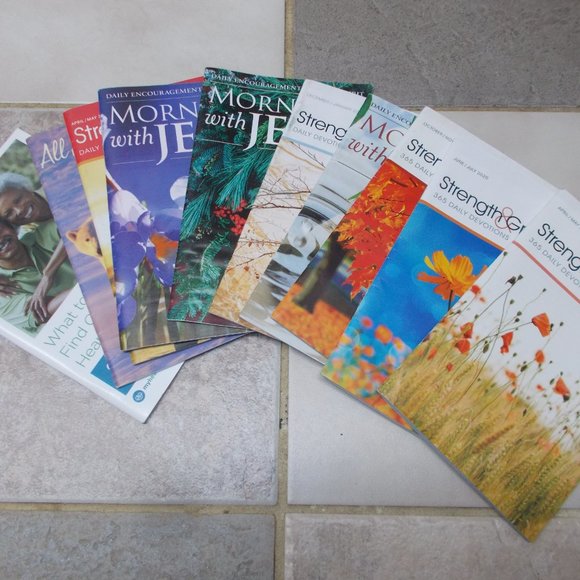 10 Strength & Grace Daily Devotions books - Picture 2 of 2